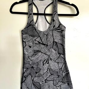 Lululemon black/white stippling art racerback tank size 4